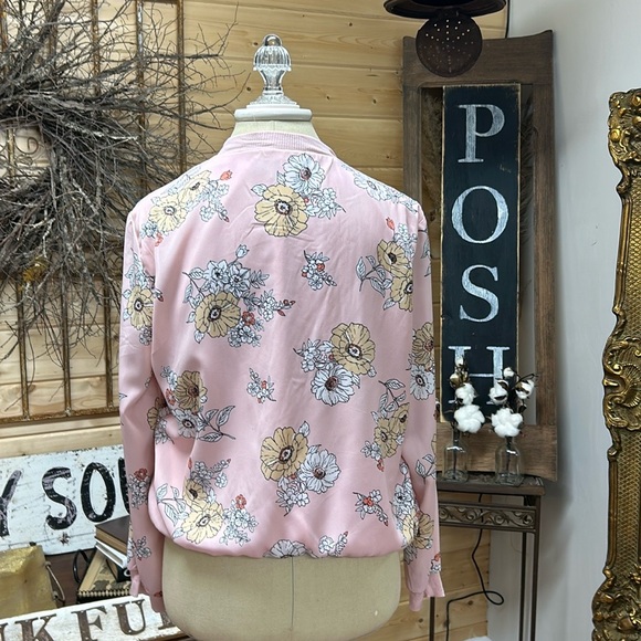 Lightweight Bomber style jacket size M/L - Picture 3 of 15